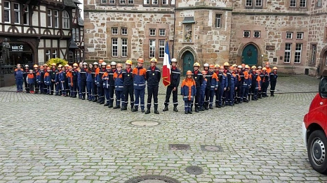 Der Marburger und der Poiteviner Feuerwehrnachwuchs stellte sich zu einem gemeinsamen Foto auf © Universitätsstadt Marburg