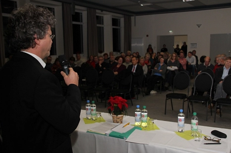 Bürgermeister Dr. Franz Kahle begrüßte die gut 70 Interessierten. © Heiko Krause Universitätsstadt Marburg